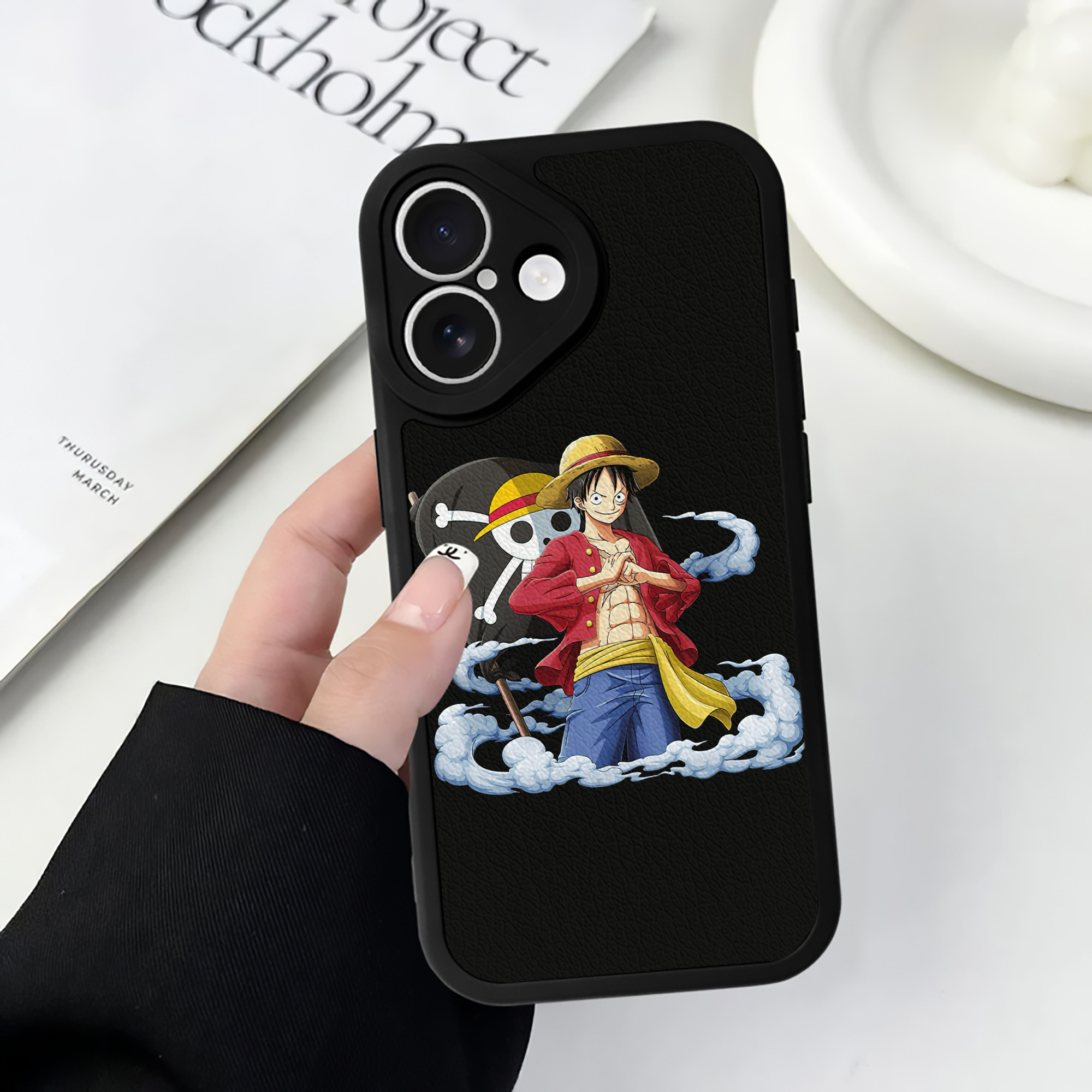 （画像用） ワンピース モンキー・D・ルフィ ONE PIECE Monkey D. Luffy 【iPhone 16シリーズ対応】シリコンスマホケース（レザー調） 材質：シリコン